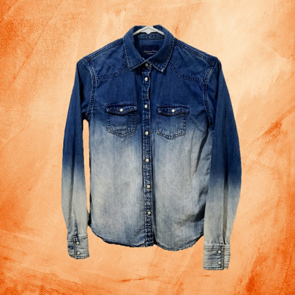 American Eagle Long Sleeve Denim Shirt Size Small